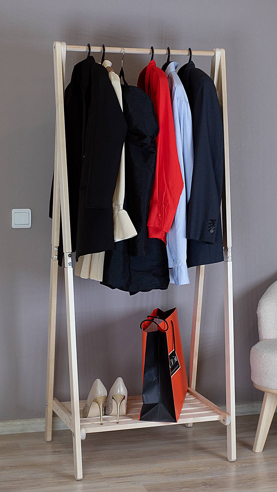 Красота в простоте! Элегантная и вместительная стойка для одежды!