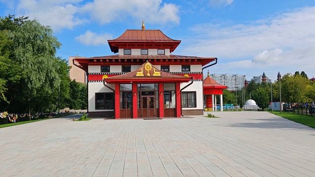 Гуляем по Москве. Парк Отрада. Буддийский храмовый комплекс Тубден Шедублинг