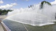 Фонтан на Московской площади Санкт-Петербурга, в котором живет радуга