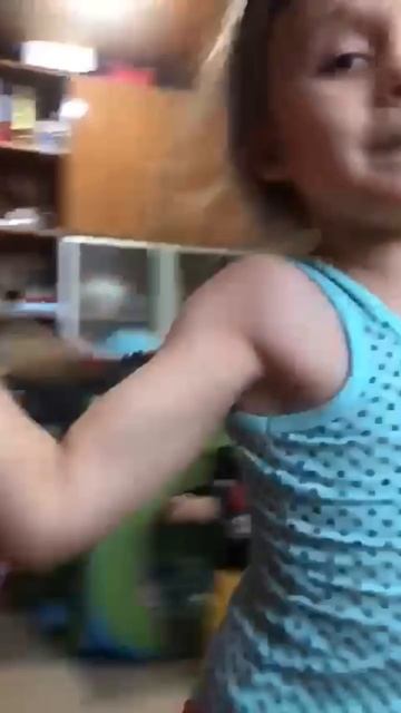 нашла видео где превротилась в бабочку