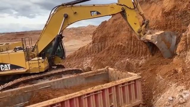 Тяжелая техника в Действии: экскаваторы, бульдозеры и тяжелые транспортные средства !
