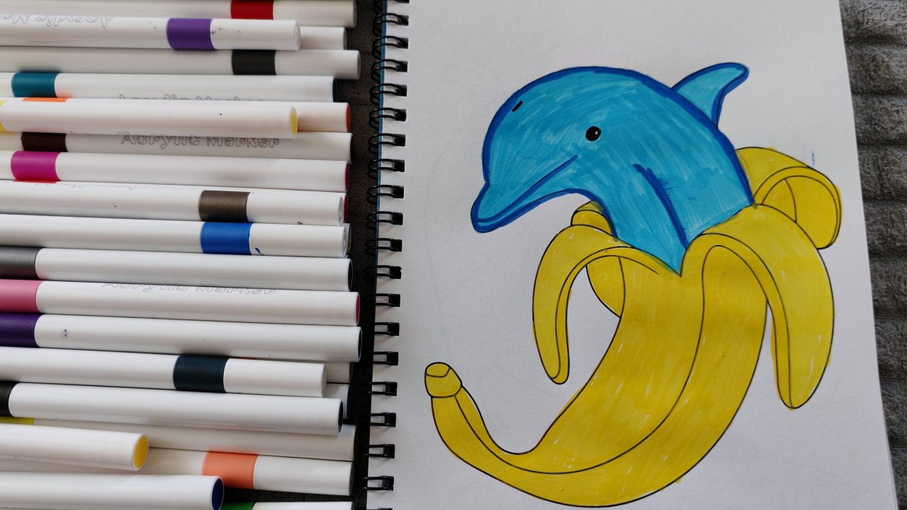 Раскрашиваю бананита дольфинита акриловыми маркерами