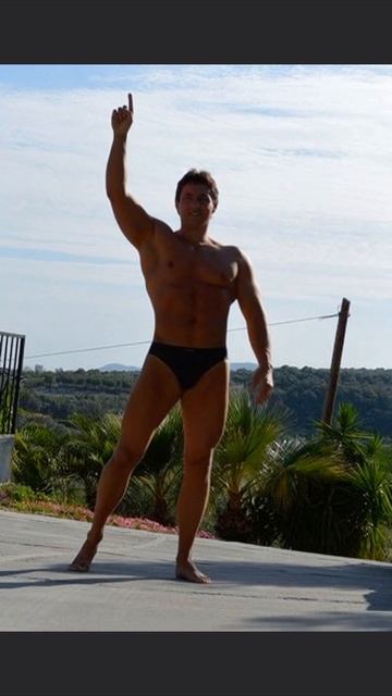 Рецепт прост - одна тренировка в день без добавок 🫶 
Всем кто только начинает свой путь в спорте - я