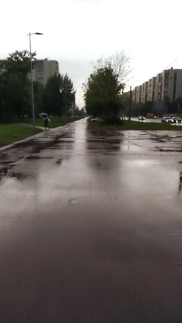 Еду на велике под дождем. 23 августа 2025.