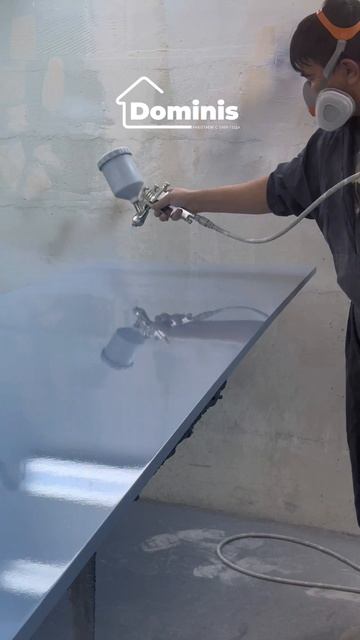 Процесс покраски мебельных фасадов