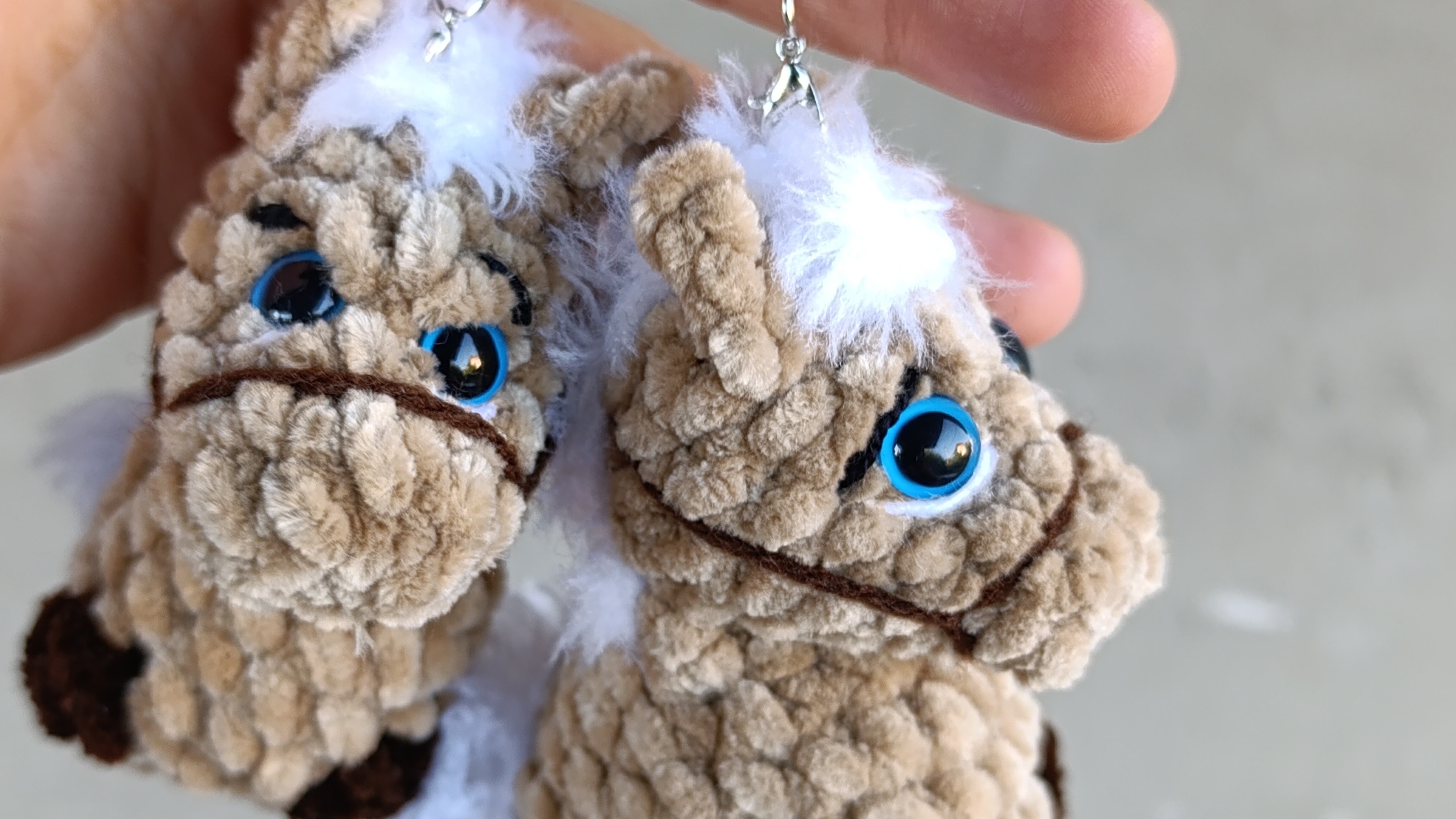 Плюшевый брелок Лошадка крючком.