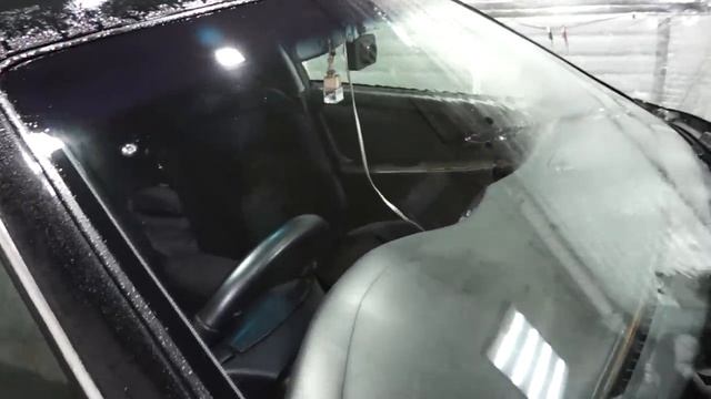 Чтобы не слепил встречный авто в дождь ....