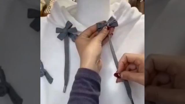 Пара вариантов как красиво завязать петельки на кофте