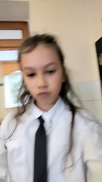 Опять в школу...... я ща на продленке  кайфик
