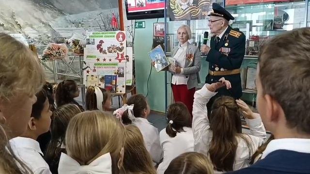 День знаний в школьном музее. Выступление ветерана