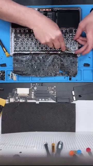 Айфон — это телефон для БЕДНЫХ, но в России его сделали роскошью (и вот зачем):