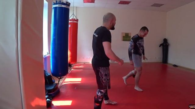 КОВАРНЫЙ ЛОУ кик в ту часть которую не набьешь!