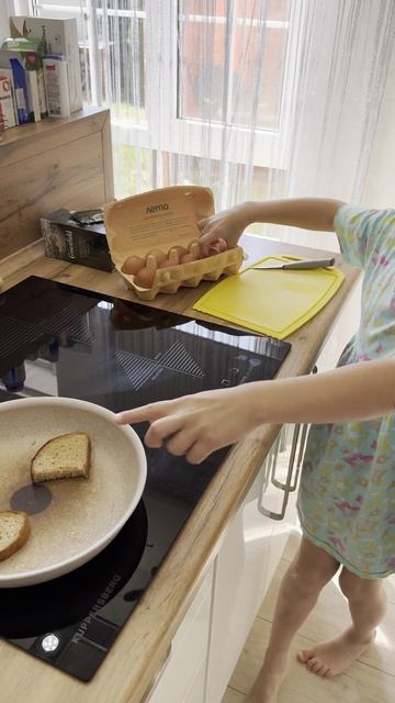 Как приготовить яичницу!)