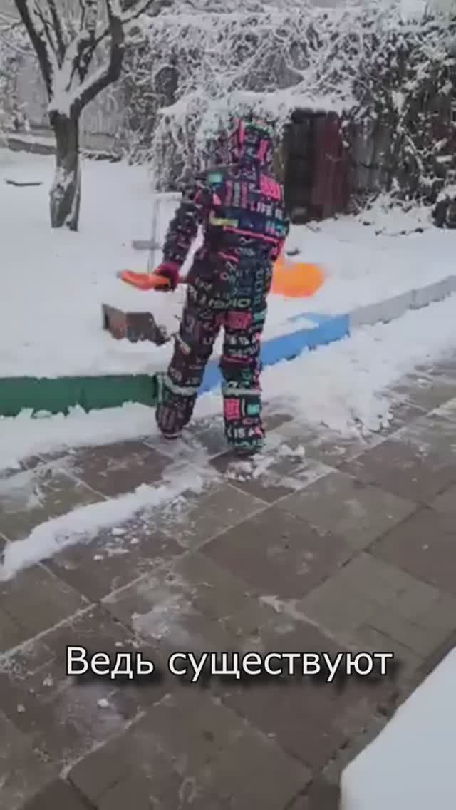 А можно не чистить! Если есть греющие резиновые накладки — это удобно!