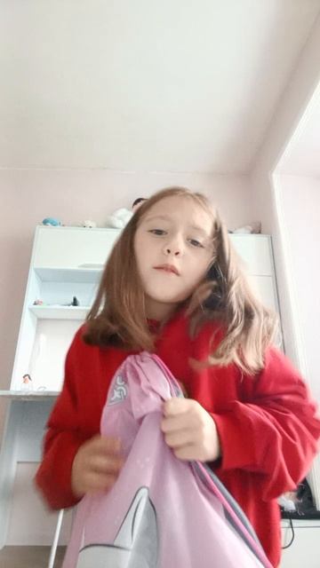 а пока забыла сменку это двойка по физре а голову ты свою дома не забыла про дз 📒📒✏️