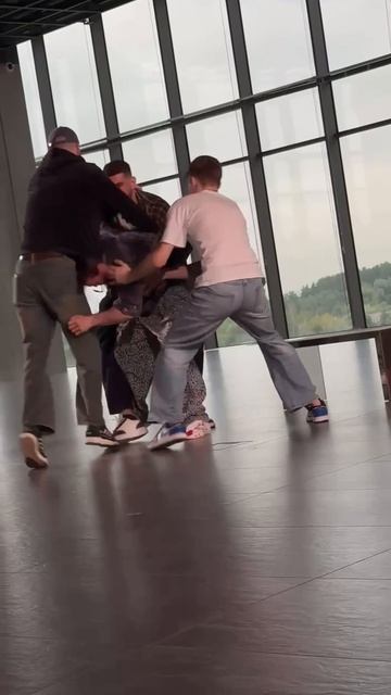 ⚡️На подкасте произошла небольшая потасовка Сибирского Конора и Мухамеда Хейбати!