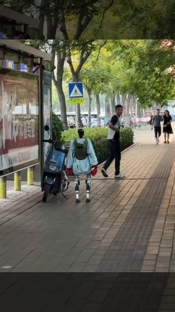 Робот отнял мопед