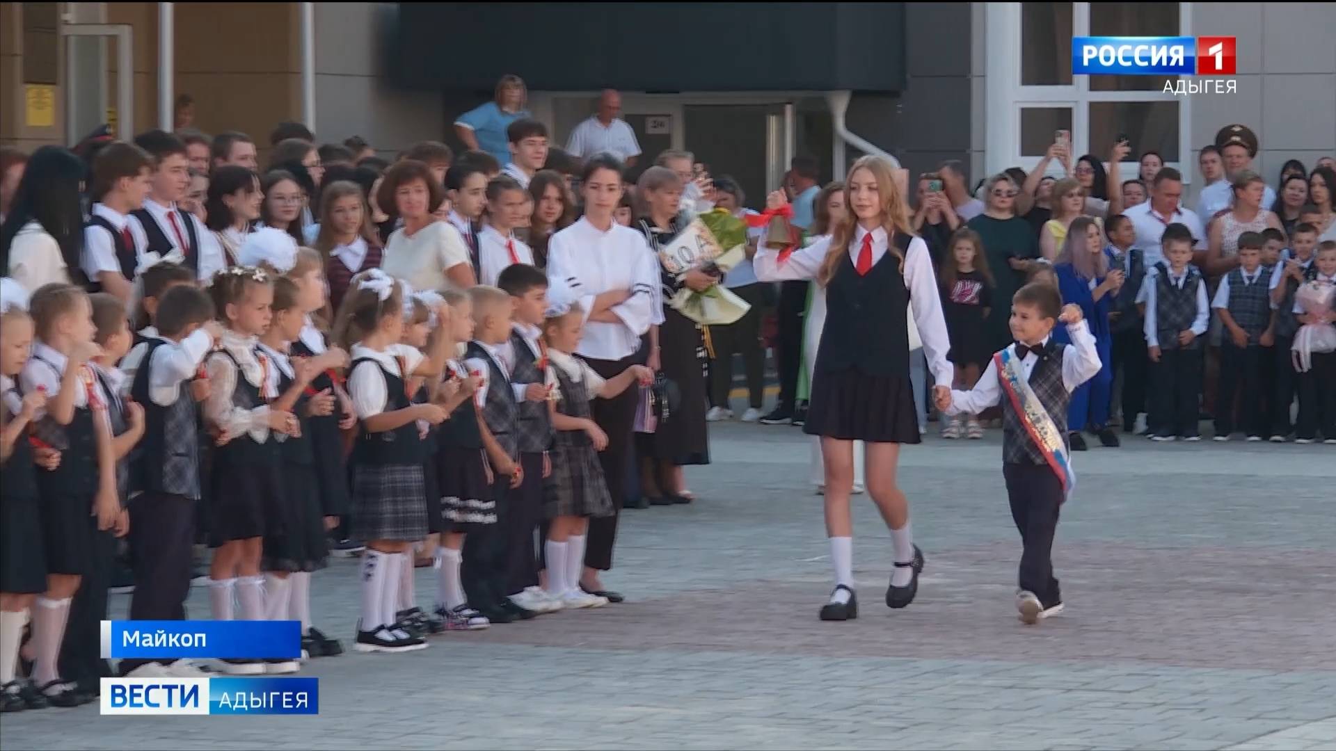 День Знаний для 60 тысяч учеников Адыгеи начался с торжественной линейки