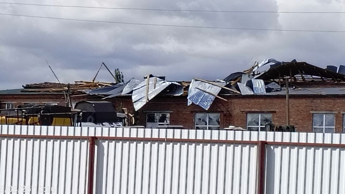 Ураган прошёл быстро, а ущерб принес большой.