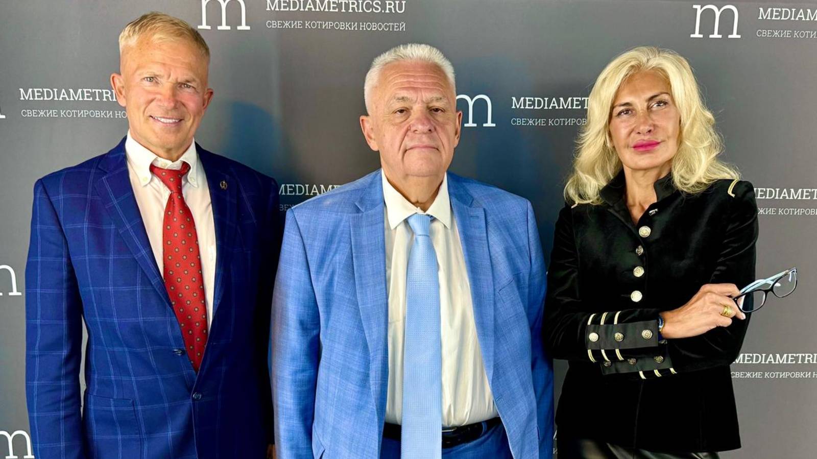 Правду говоря. "Эпштейн. Список непристойно богатых педофилов, которого нет"