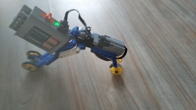 Механиз из конструктора: Гусеница