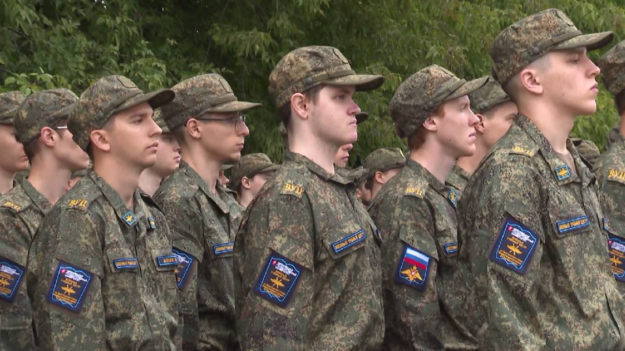 Первый выпуск курсантов Военного учебного центра состоялся в Череповце