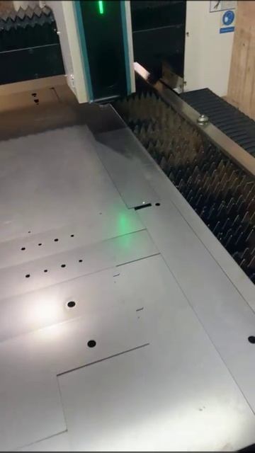 Голова Raytools станка лазерной резки опускается и не поднимается