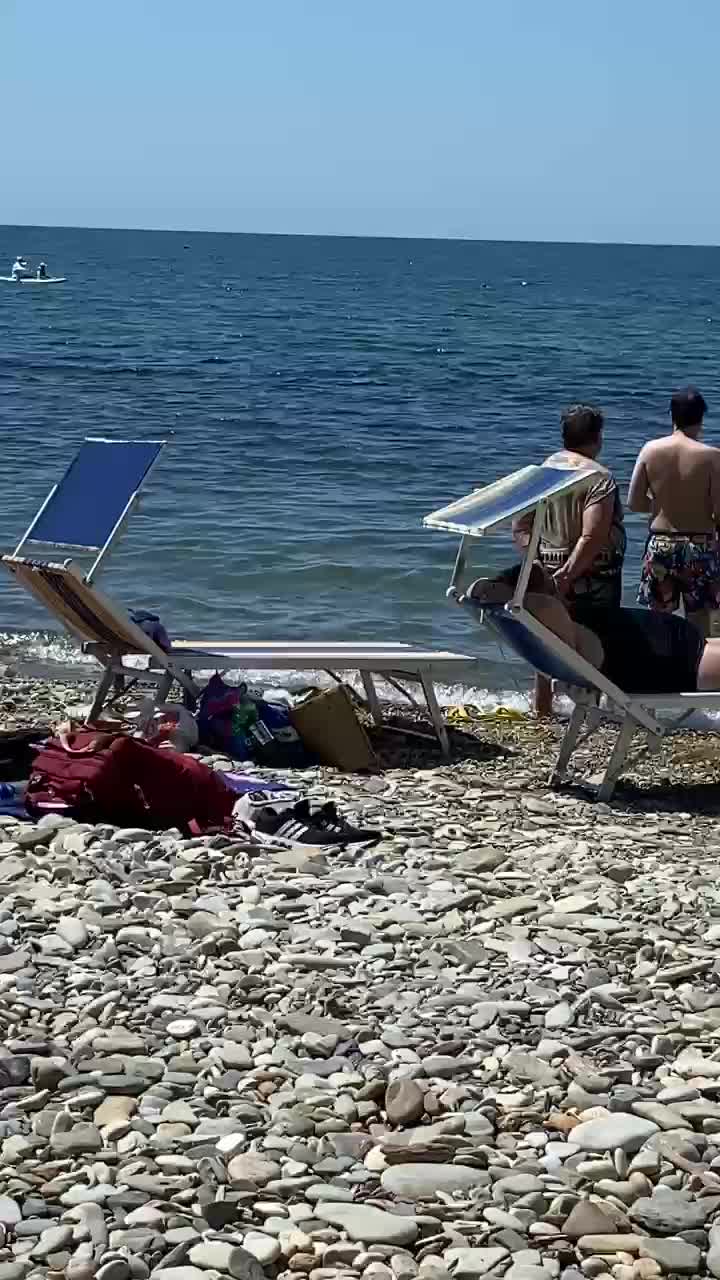 Мне понравились шезлонги с крышей, теперь ищу, где продают такие