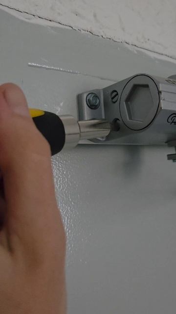 Регулировка доводчика. Чтобы дверь не хлопала.