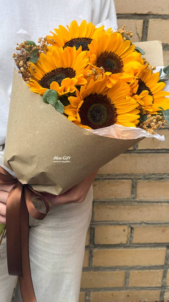 Монобукет из 5 подсолнухов
