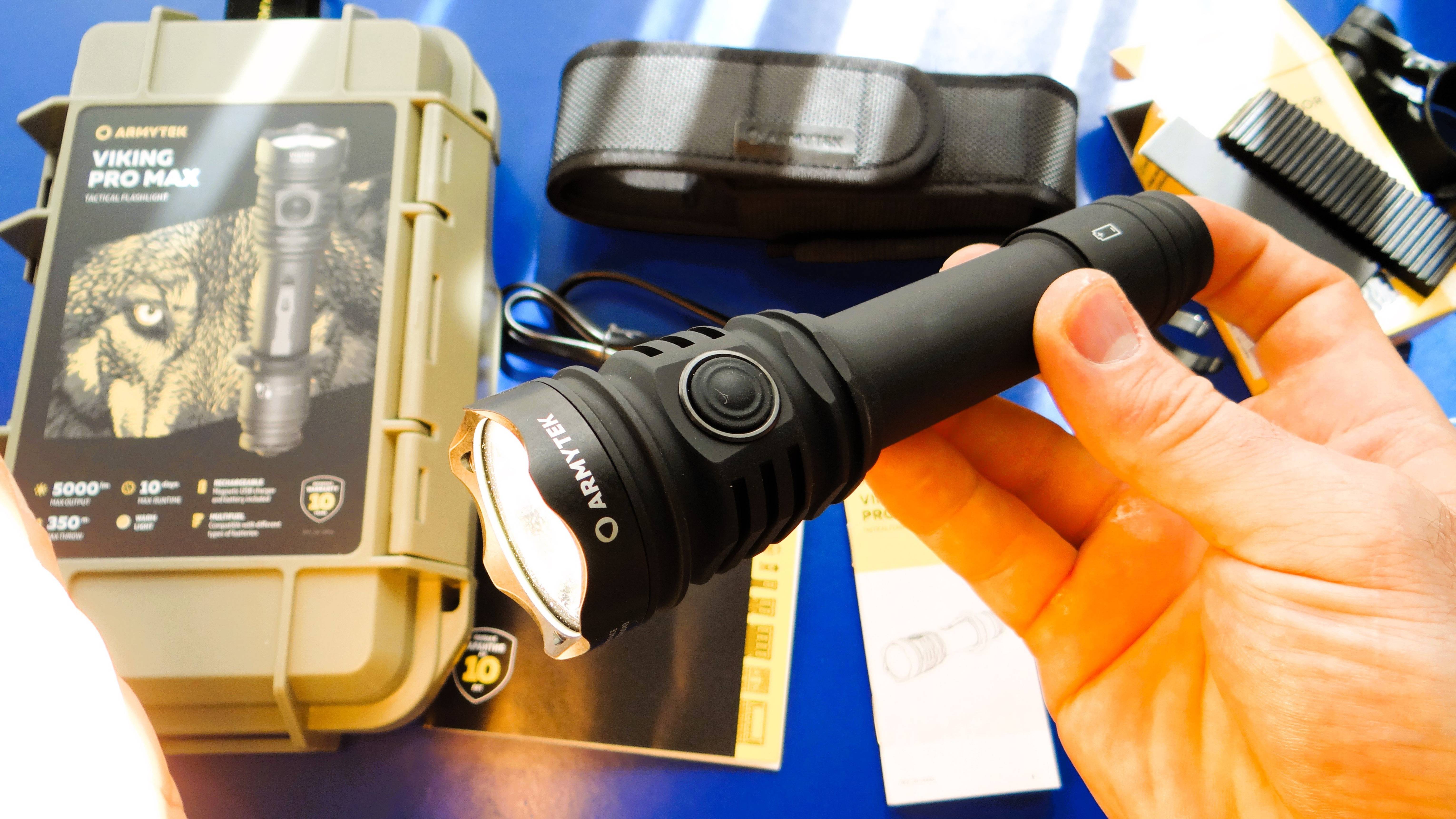 Тест ПУШКИ 5000 Люмен! НОВИНКА Armytek Viking Pro Max #flashlight #survival #fishing #edc #tactical