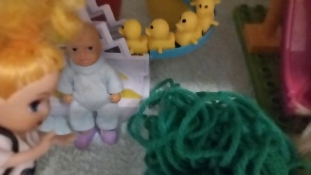 сделали торт папе на день рождения.🥮😀🙂 Сабрина и Артём: весёлые истории кукол Барби.