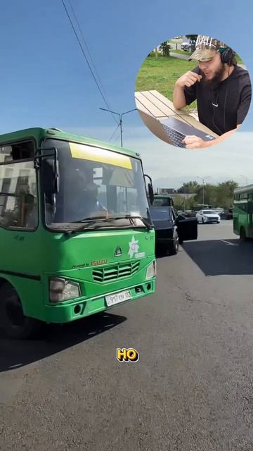 Робот вышел из CYBERTRUCK