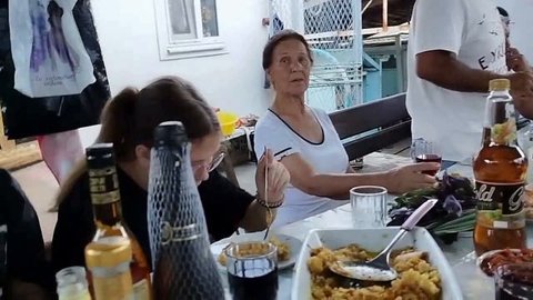 КАК ДОЛЖНЫ СОБИРАТЬСЯ РОДСТВЕННИКИ