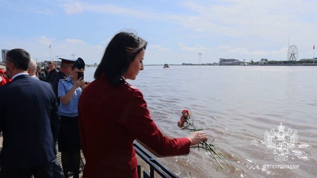 Сотрудники Роспотребнадзора почтили память героев в День Победы над милитаристской Японией