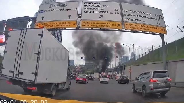 На ТТК в Москве горит автомобиль