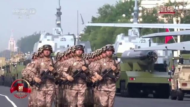 Военный парад Китая в сравнении с парадом США.