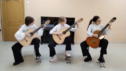 Трио гитаристов