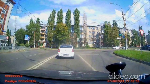 Воронеж. Грубейшее нарушение пдд стало нормой..