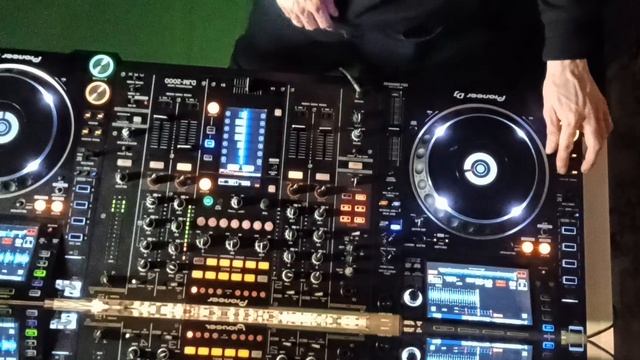 Тренирую скиллы DJ