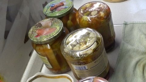 Влог. Консервируем огурчики с кетчупом Чили. Рецепт от соседки.