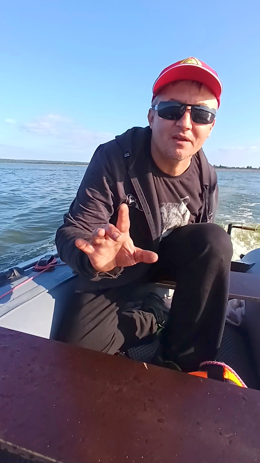 Ветерок 12 валит! Hunter 320 ЛКА boats family рыбалка motor