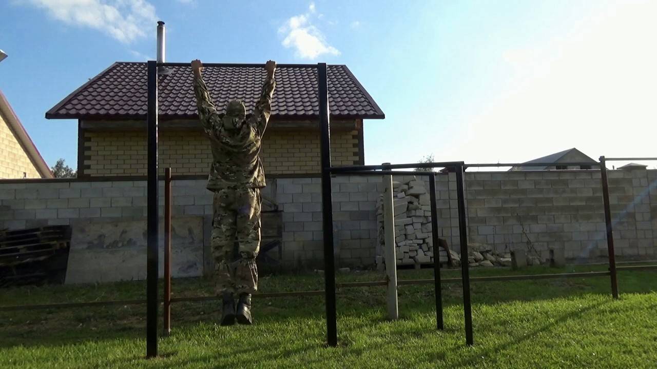 Турник и брусья своими руками на даче. Физподготовка охотника.