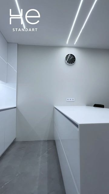 Кухня с островом на площади 11 квадратных метрах.