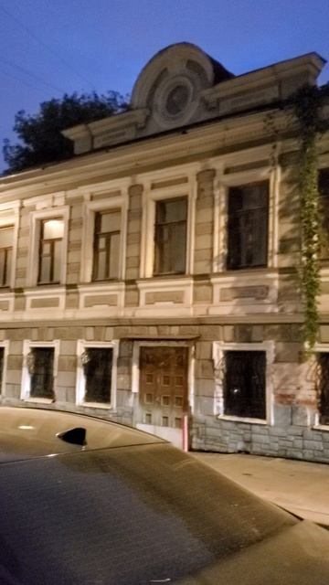 Красиво лег вьюн на дом 20250906