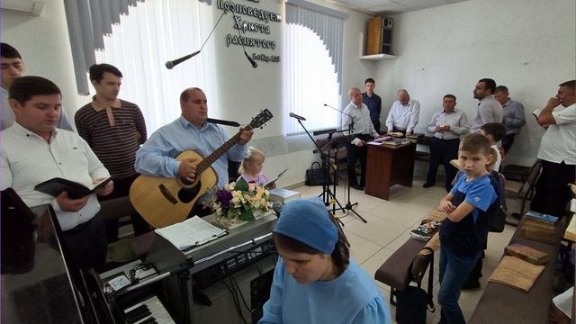 Общее пение- Есть на небе город