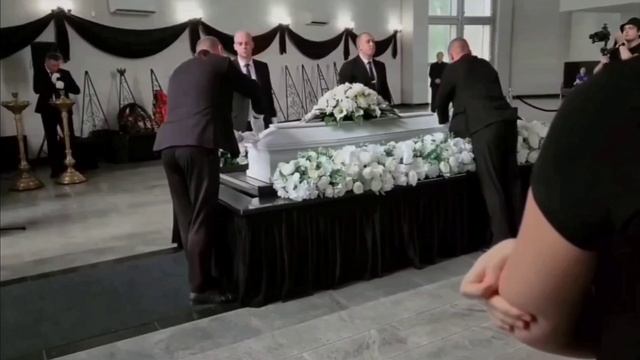 Э. П. И. Л. О. Г=