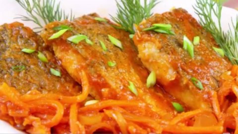 Нежная рыбка под овощным маринадом!