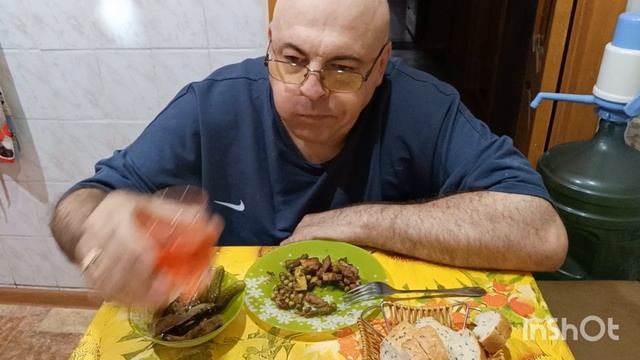 Мукбанг. Кер у сус, баклажаны, корнишоны и морс. Останки мутантов в Ростовской области.