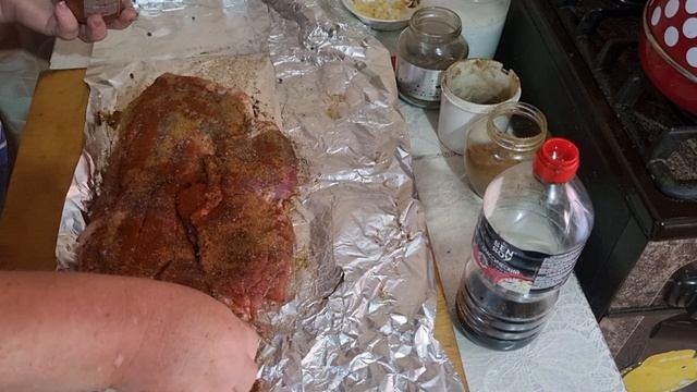 Мариную вкуснейшую, ароматную грудинку для запекания!